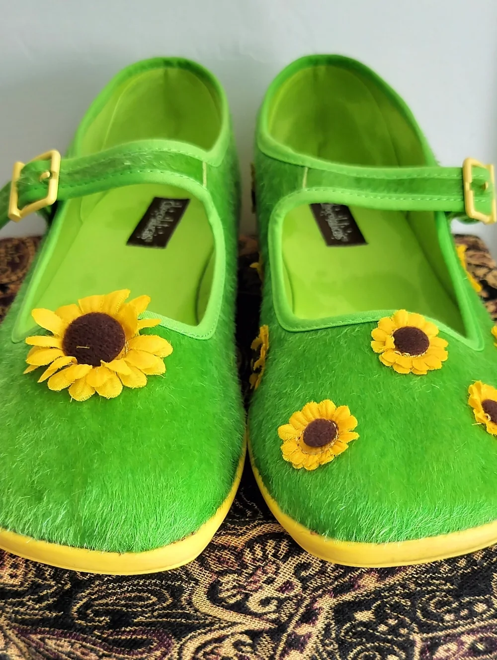 Chocolaticas Women's 11 Sunny Field Mary Jane flats